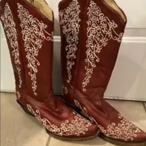 Corral size 11M - very well cared for